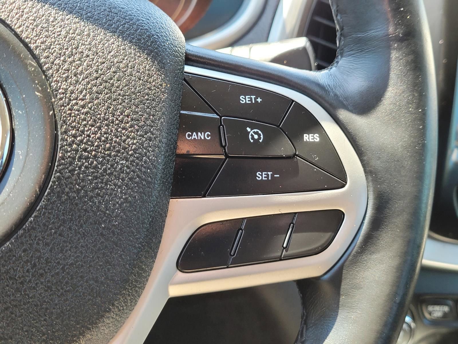 Used 2018 Jeep Cherokee Latitude Plus FWD image 29