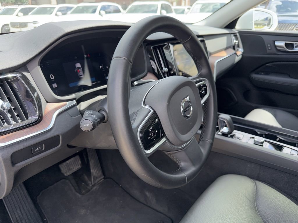 Used 2025 Volvo V60 B5 Cross Country Plus image 8