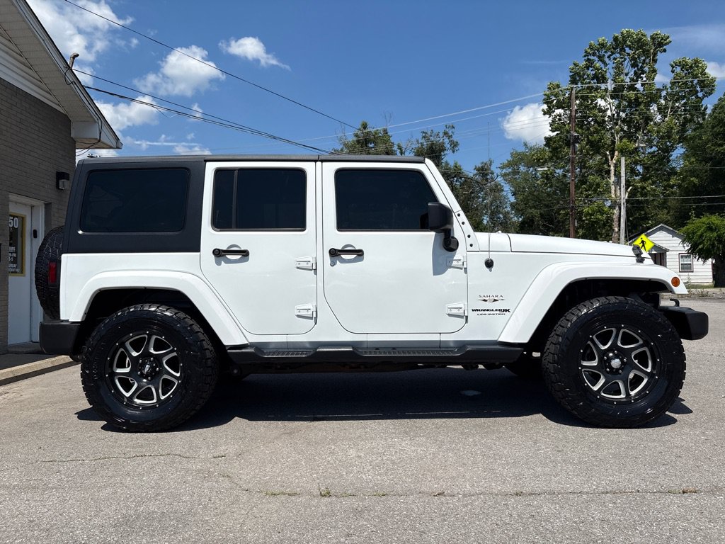 Used 2018 Jeep Wrangler Unlimited Sahara AWD/4WD image 6