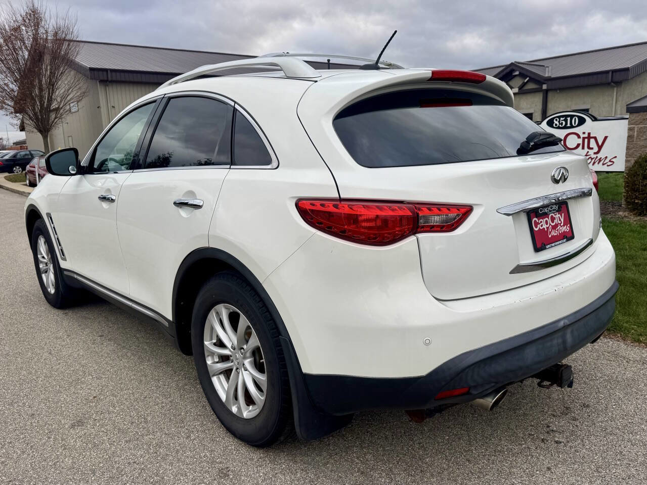 Used 2010 INFINITI FX35 AWD w/ Navigation Pkg image 8