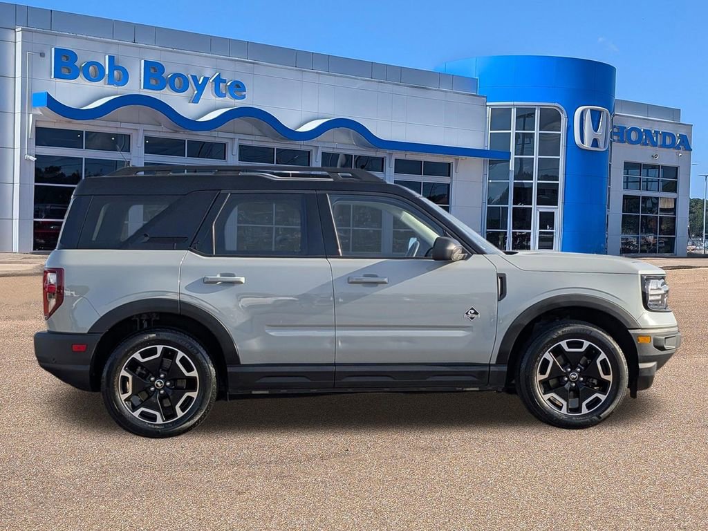 Used 2022 Ford Bronco Sport Outer Banks w/ Tech Package AWD/4WD image 2