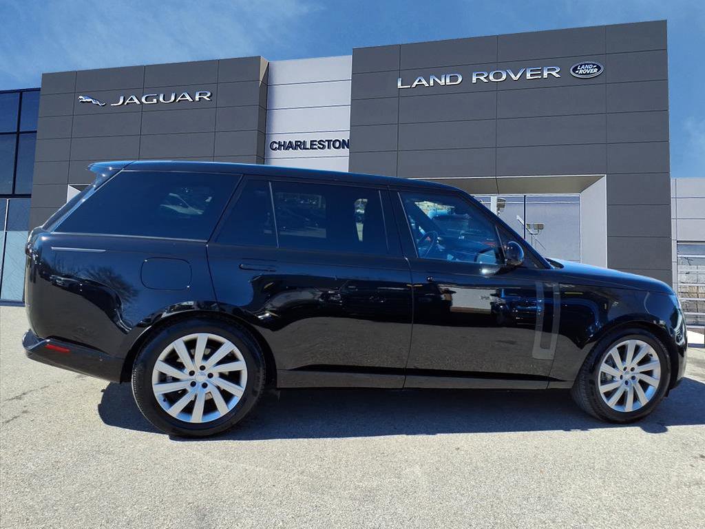 Used 2025 Land Rover Range Rover Long Wheelbase SE image 6