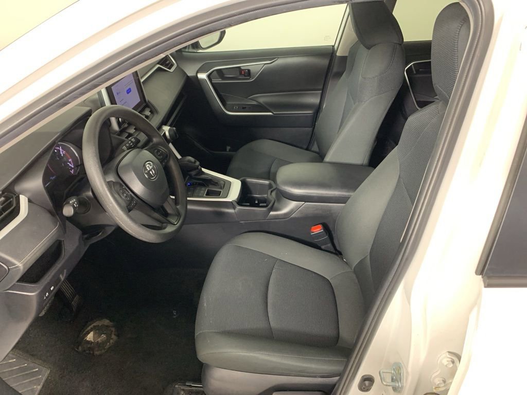 Used 2024 Toyota RAV4 LE image 28