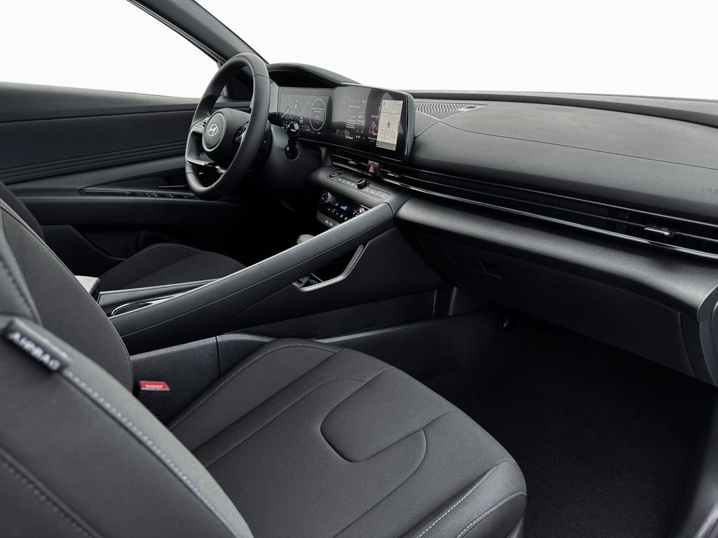 New 2025 Hyundai Elantra SEL image 16