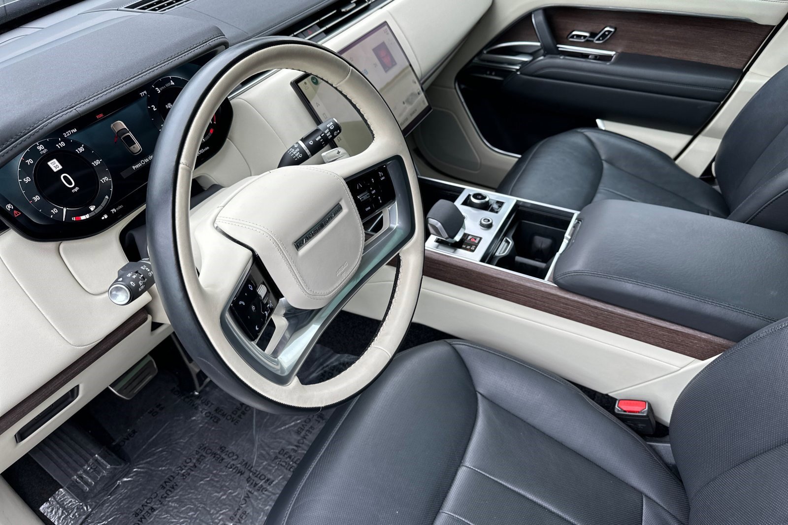 Used 2023 Land Rover Range Rover Long Wheelbase SE image 5