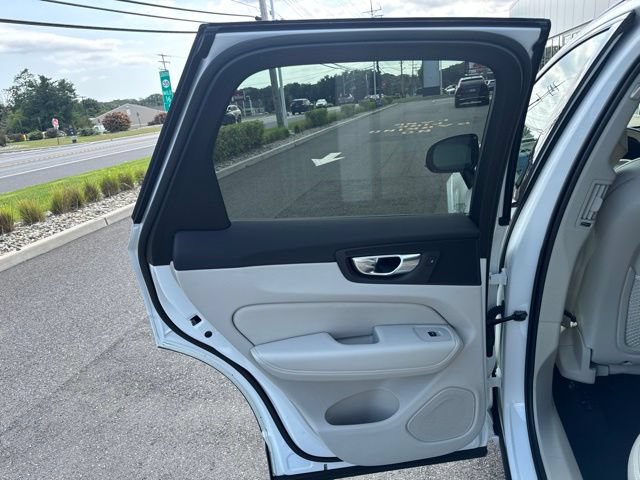 Used 2023 Volvo XC60 B5 Ultimate w/ Climate Package AWD/4WD image 16