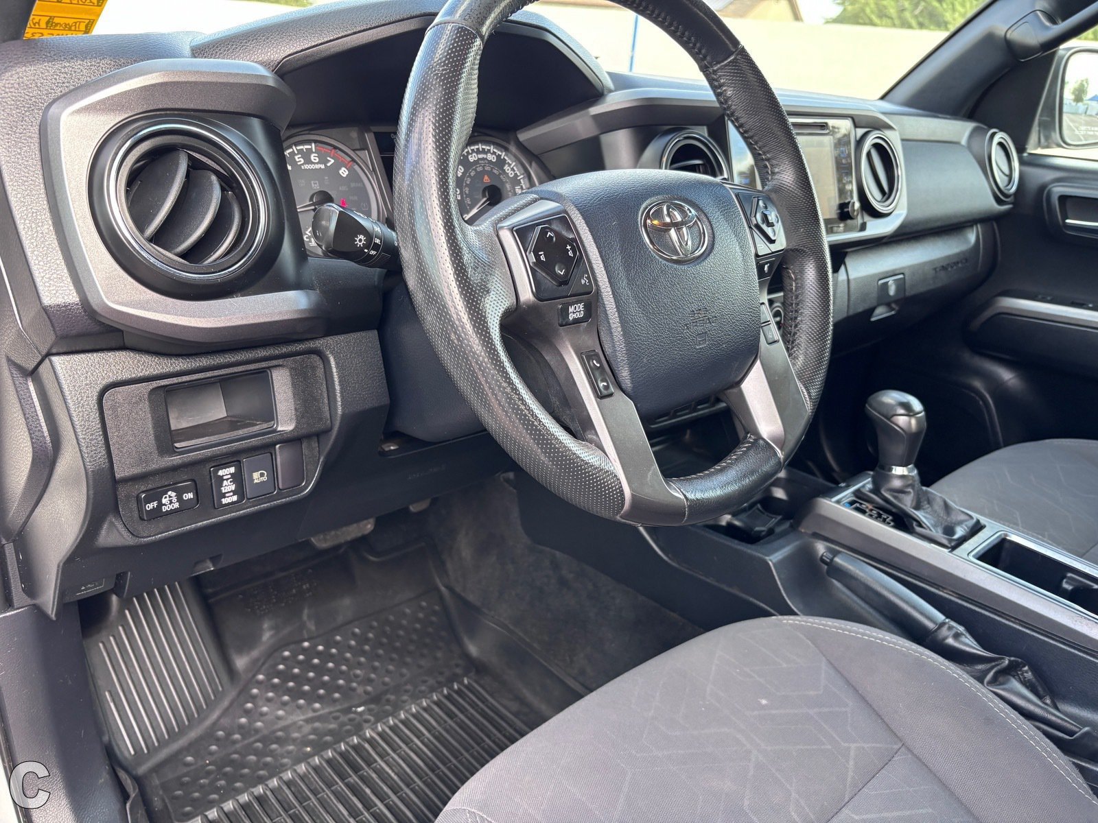 Used 2019 Toyota Tacoma TRD Off-Road w/ Technology Package AWD/4WD image 15