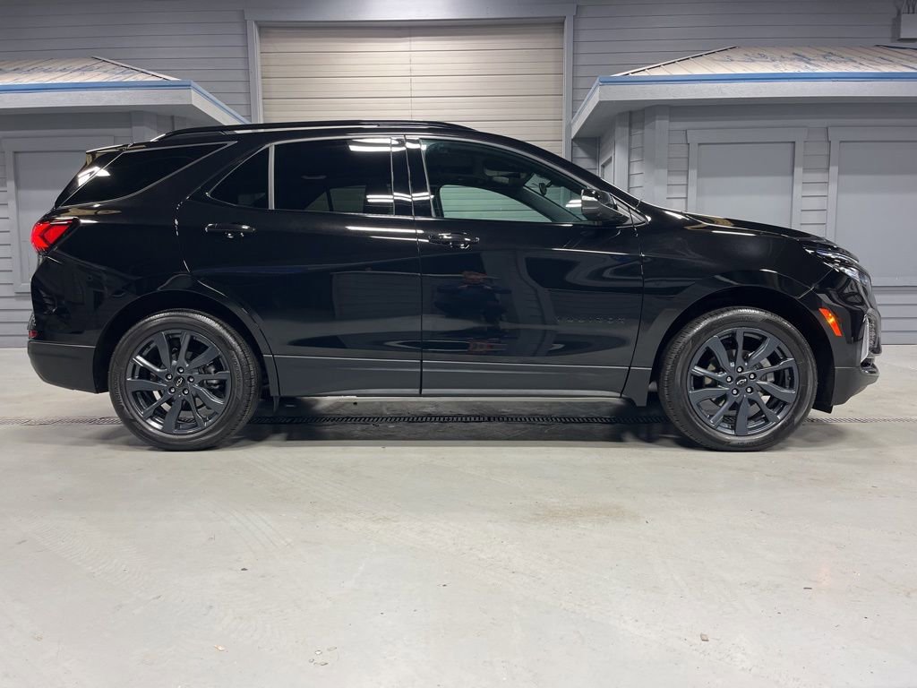 Used 2024 Chevrolet Equinox RS w/ RS Leather Package image 11