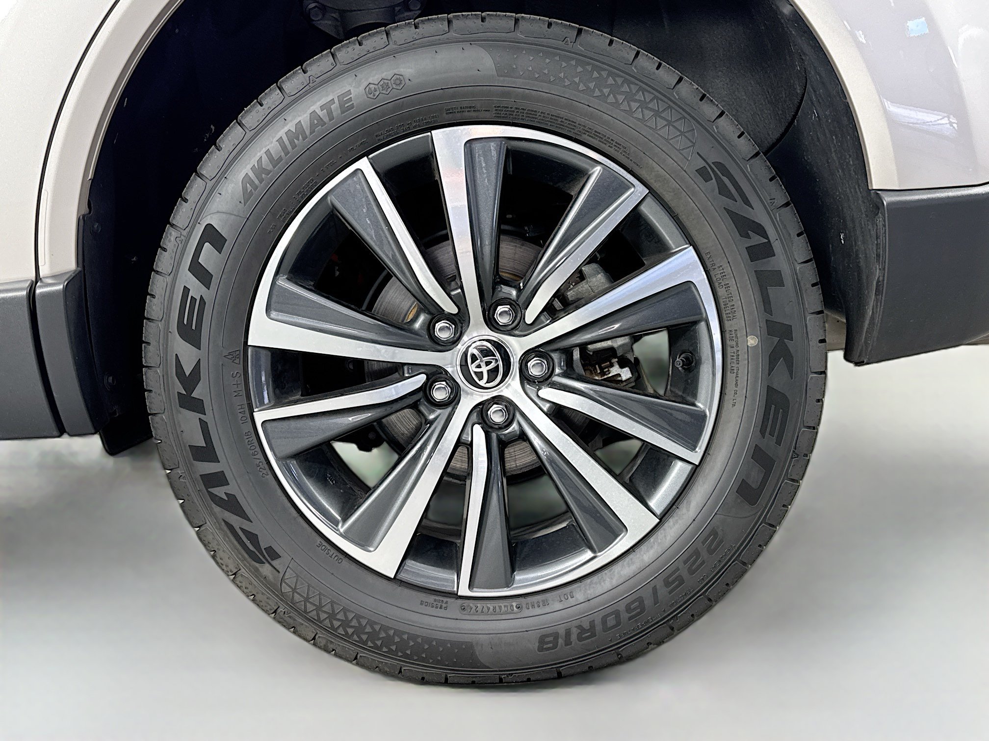 Certified 2024 Toyota Venza LE AWD/4WD image 30