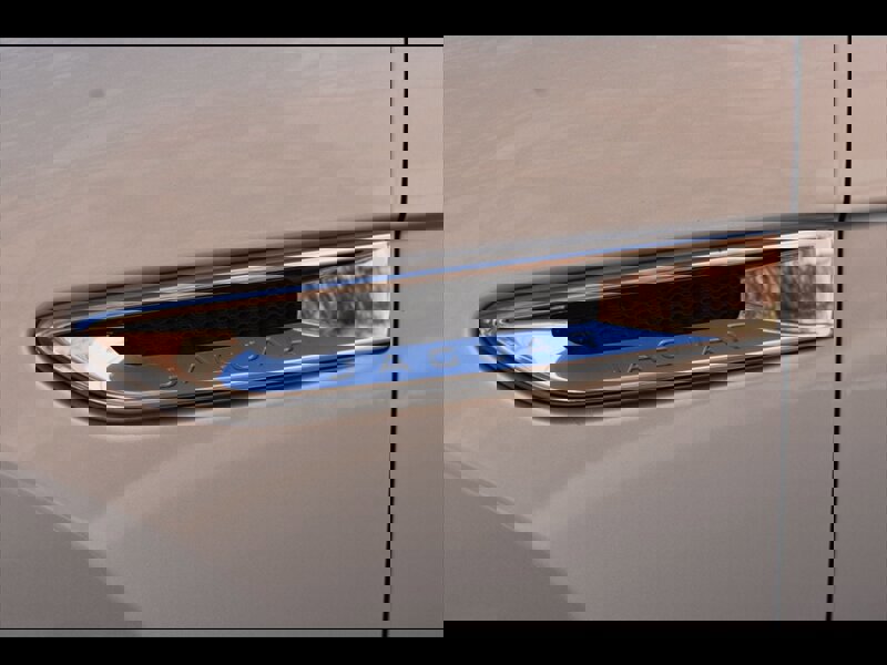 Used 2019 Jaguar F-PACE Premium image 47