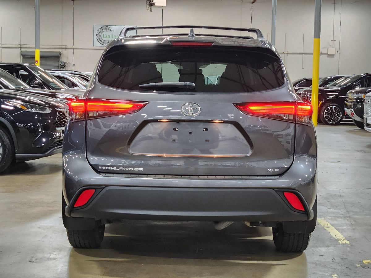 Used 2022 Toyota Highlander XLE FWD image 10