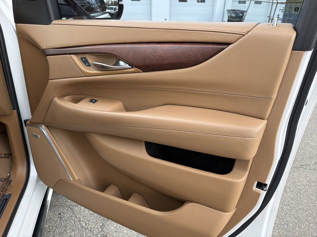 Used 2016 Cadillac Escalade ESV Platinum AWD/4WD image 14