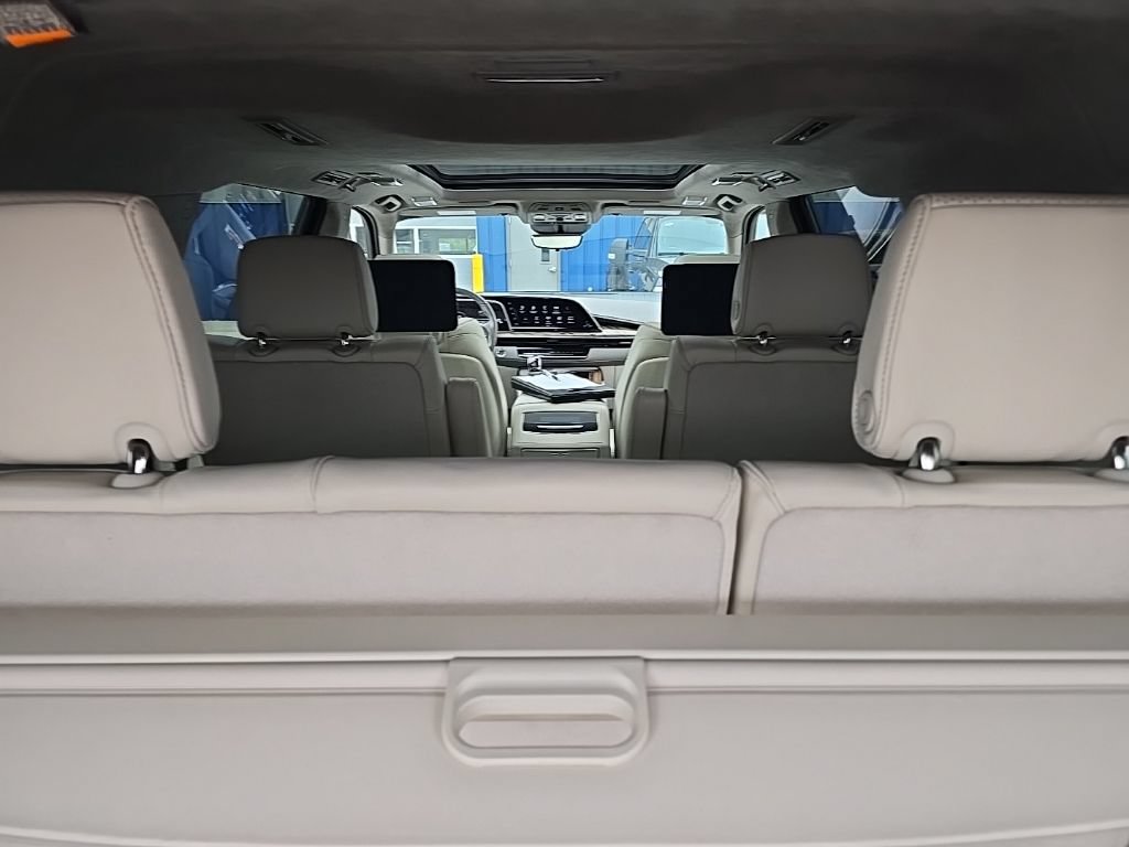 Used 2021 Cadillac Escalade ESV Premium Luxury Platinum AWD/4WD image 9