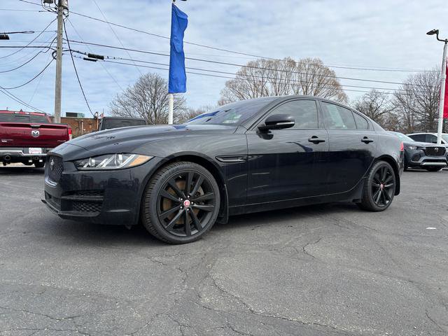 Used 2018 Jaguar XE Prestige image 3