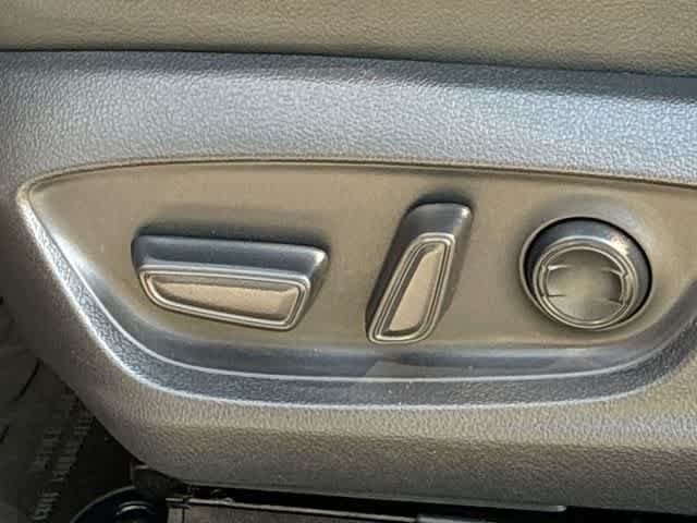 Used 2021 Toyota Camry SE w/ Convenience Package FWD image 31