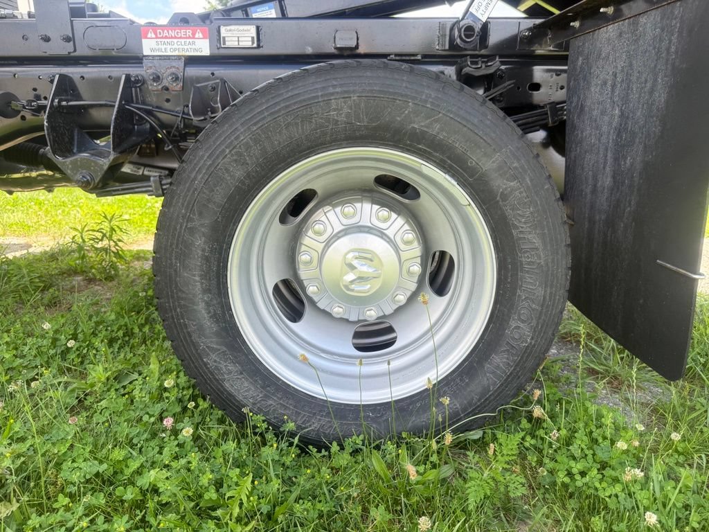 New 2024 RAM 5500 Tradesman RWD image 37