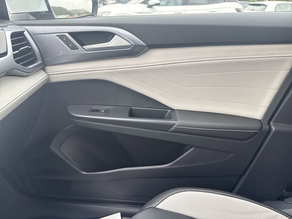 New 2025 Volkswagen Taos SEL AWD/4WD image 25