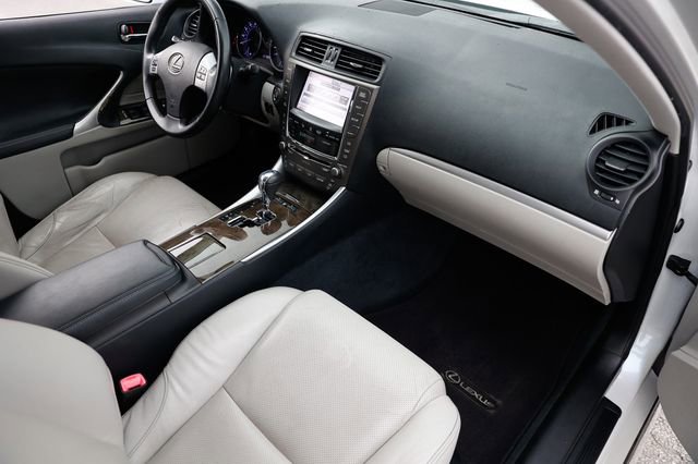Used 2011 Lexus IS 350 4dr Sedan RWD image 21