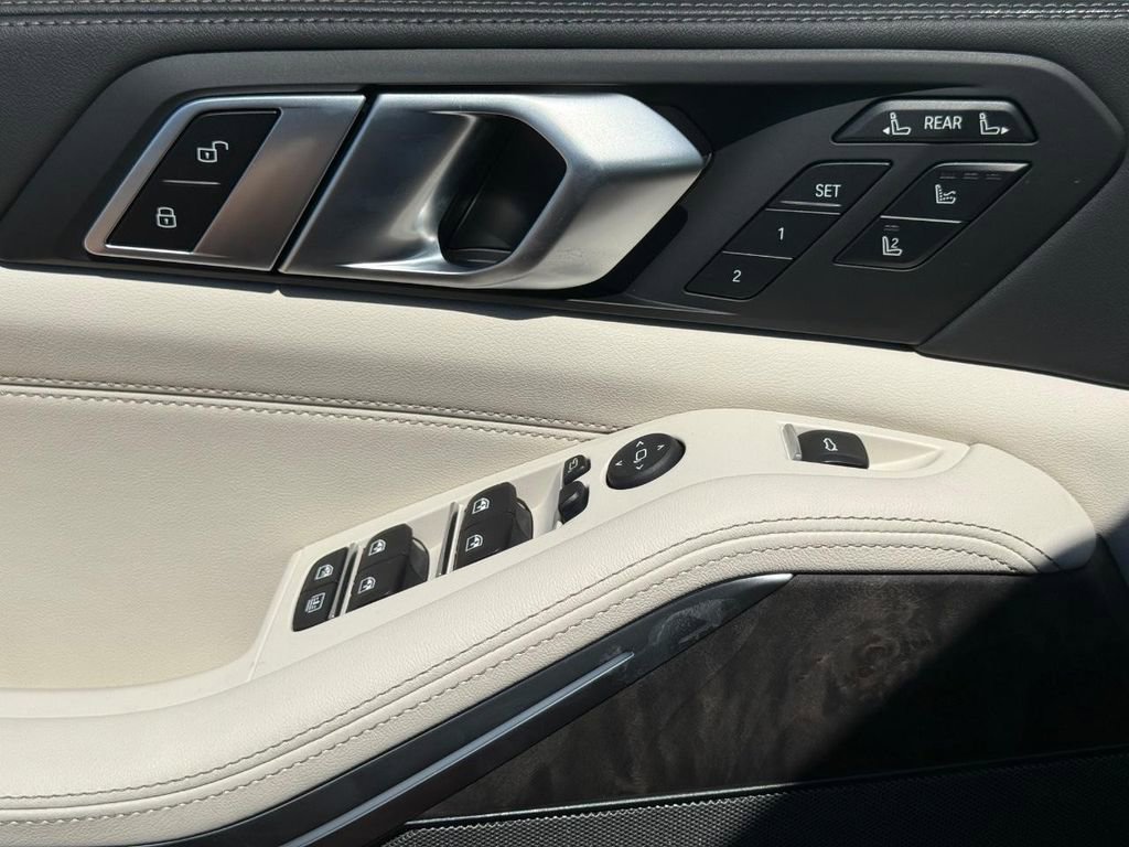 New 2026 BMW X7 M60i image 18