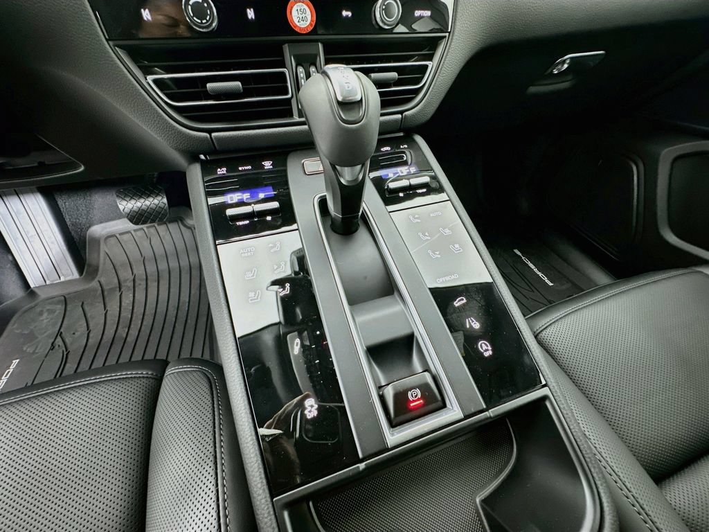 Certified 2026 Porsche Macan AWD/4WD image 19