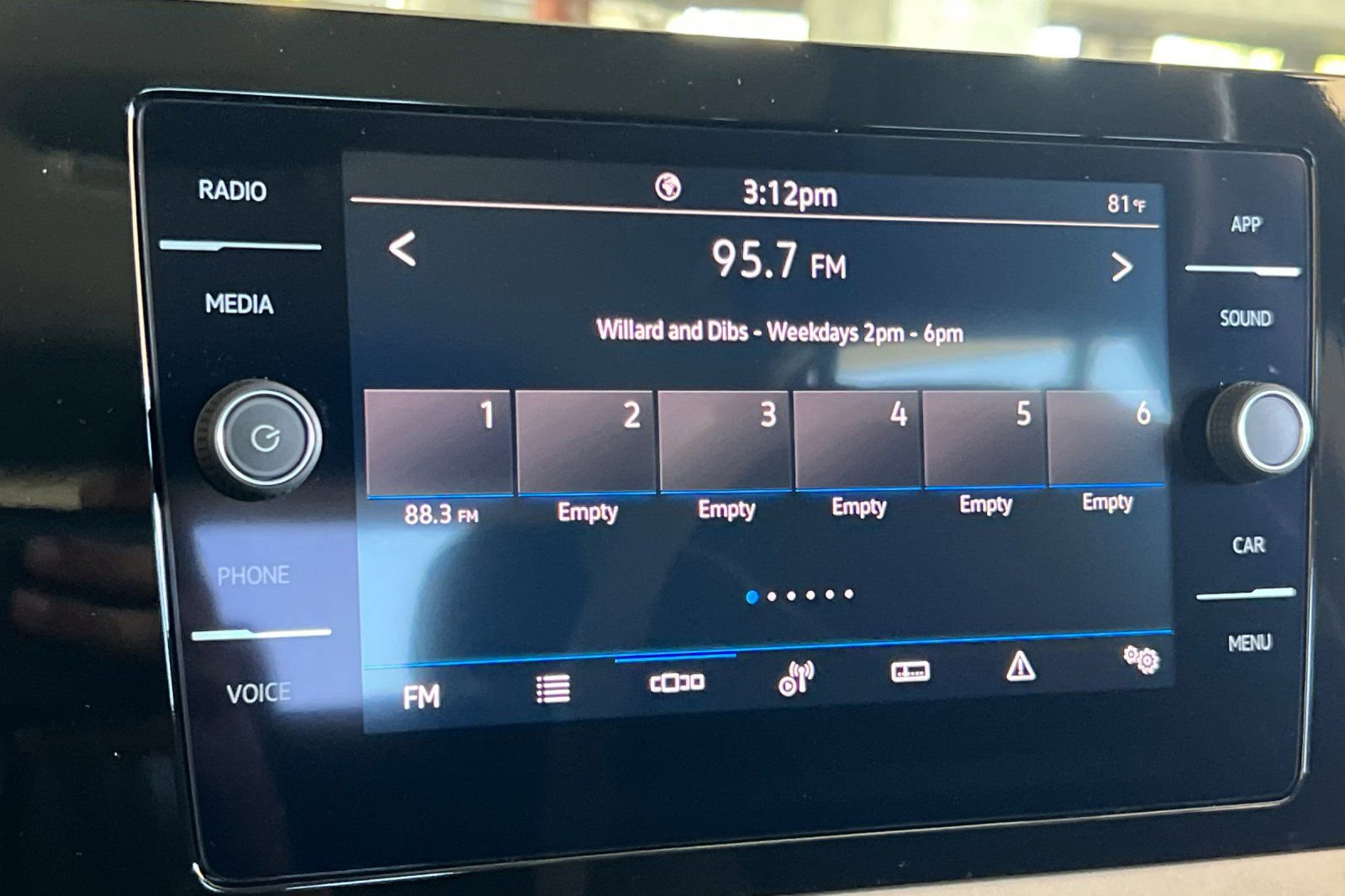 New 2026 Volkswagen Taos SE FWD image 18