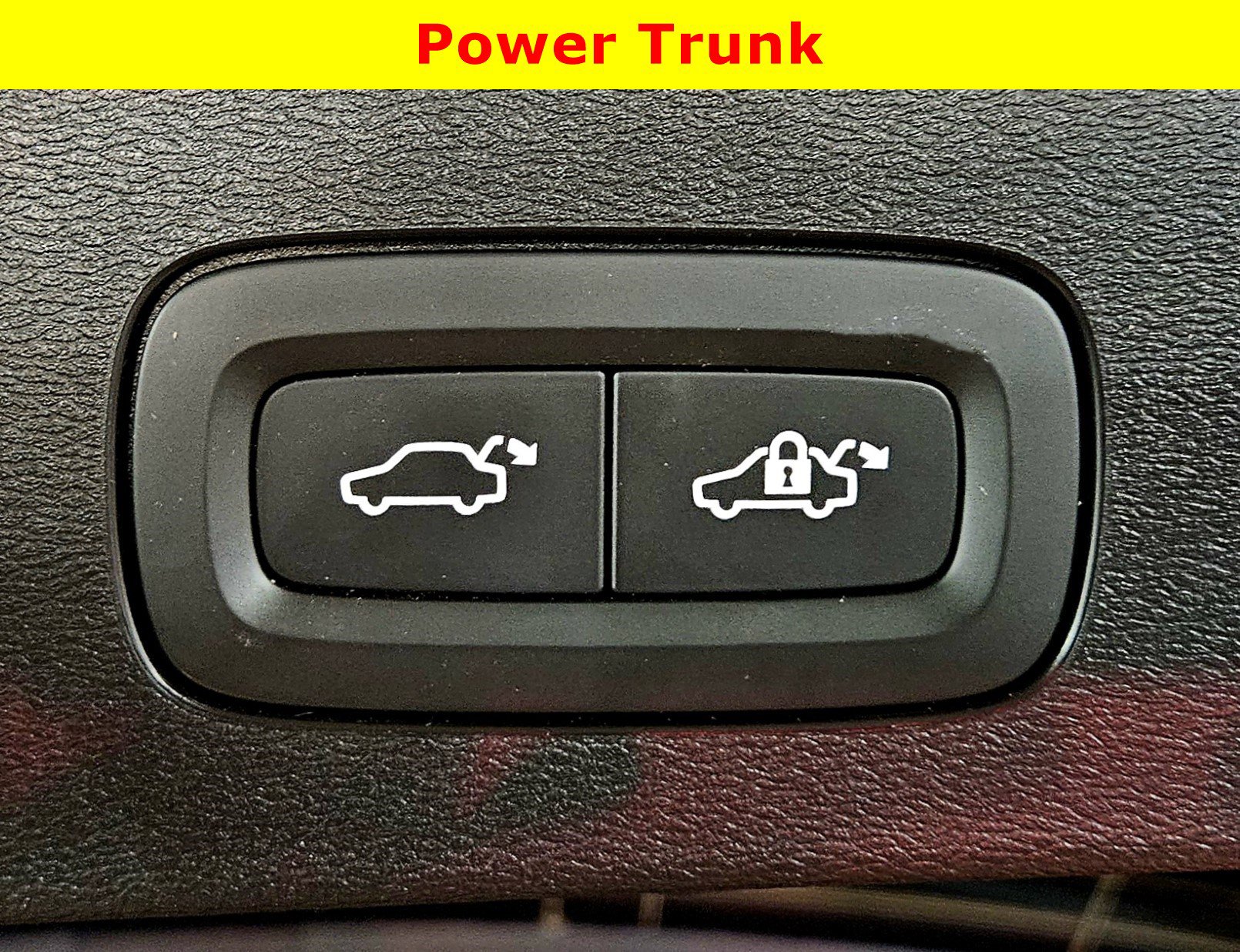 Used 2024 Volvo V60 B5 Cross Country Plus image 30