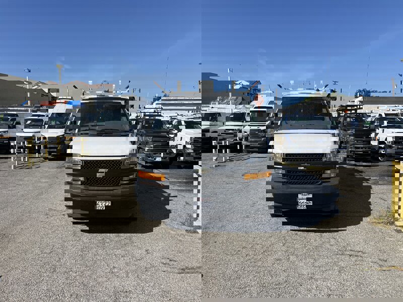 Used 2020 Chevrolet Express 3500 w/ Driver Convenience Package image 5