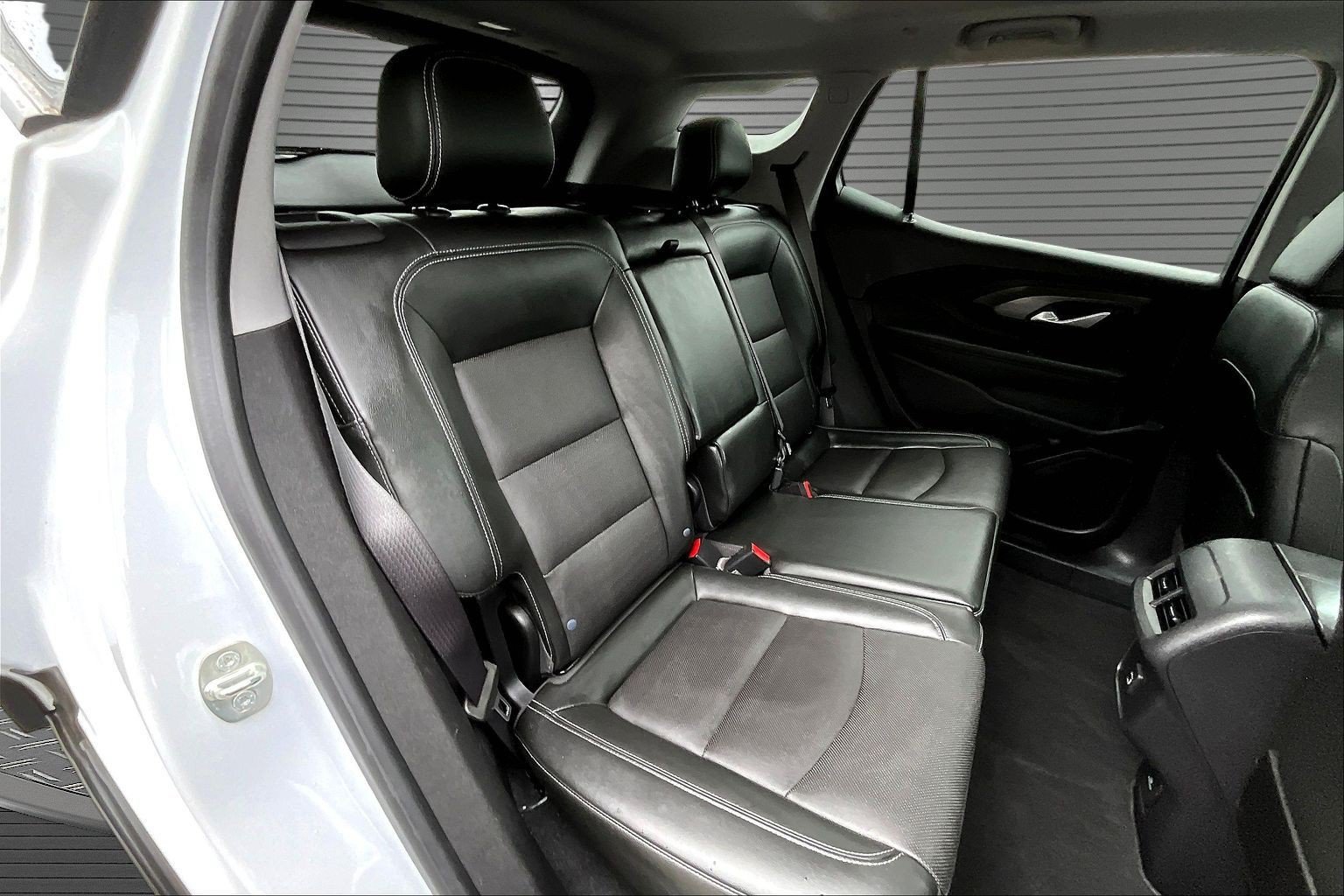 Used 2022 GMC Terrain SLT w/ Infotainment Package II AWD/4WD image 16