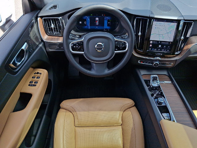 Used 2023 Volvo XC60 T8 Ultimate AWD/4WD image 11