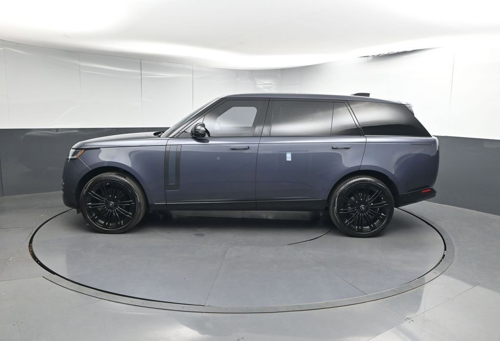 Used 2024 Land Rover Range Rover Long Wheelbase SE image 2