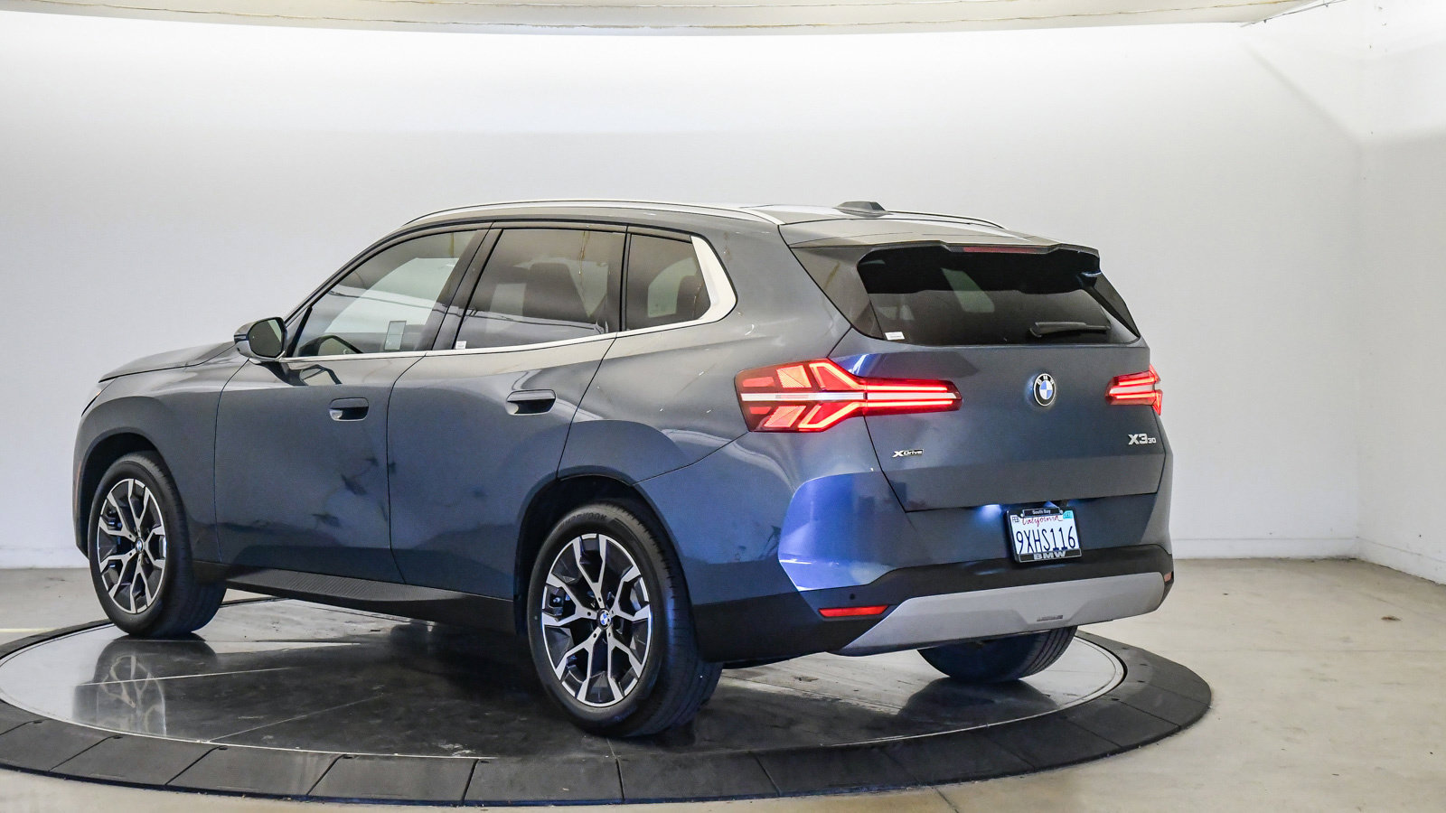 Used 2026 BMW X3 xDrive30i w/ Premium Package AWD/4WD image 2