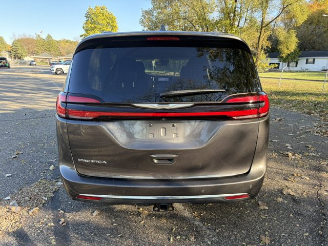 Used 2021 Chrysler Pacifica Touring FWD image 6