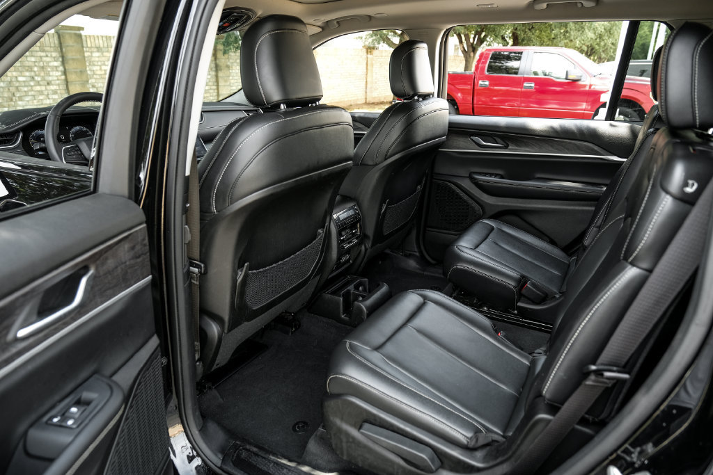 Used 2023 Jeep Grand Cherokee L Limited AWD/4WD image 50