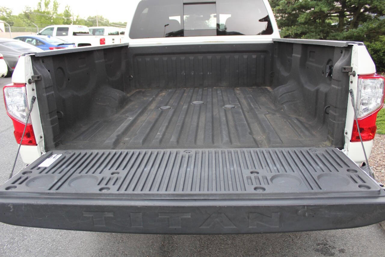 Used 2019 Nissan Titan PRO-4X image 18
