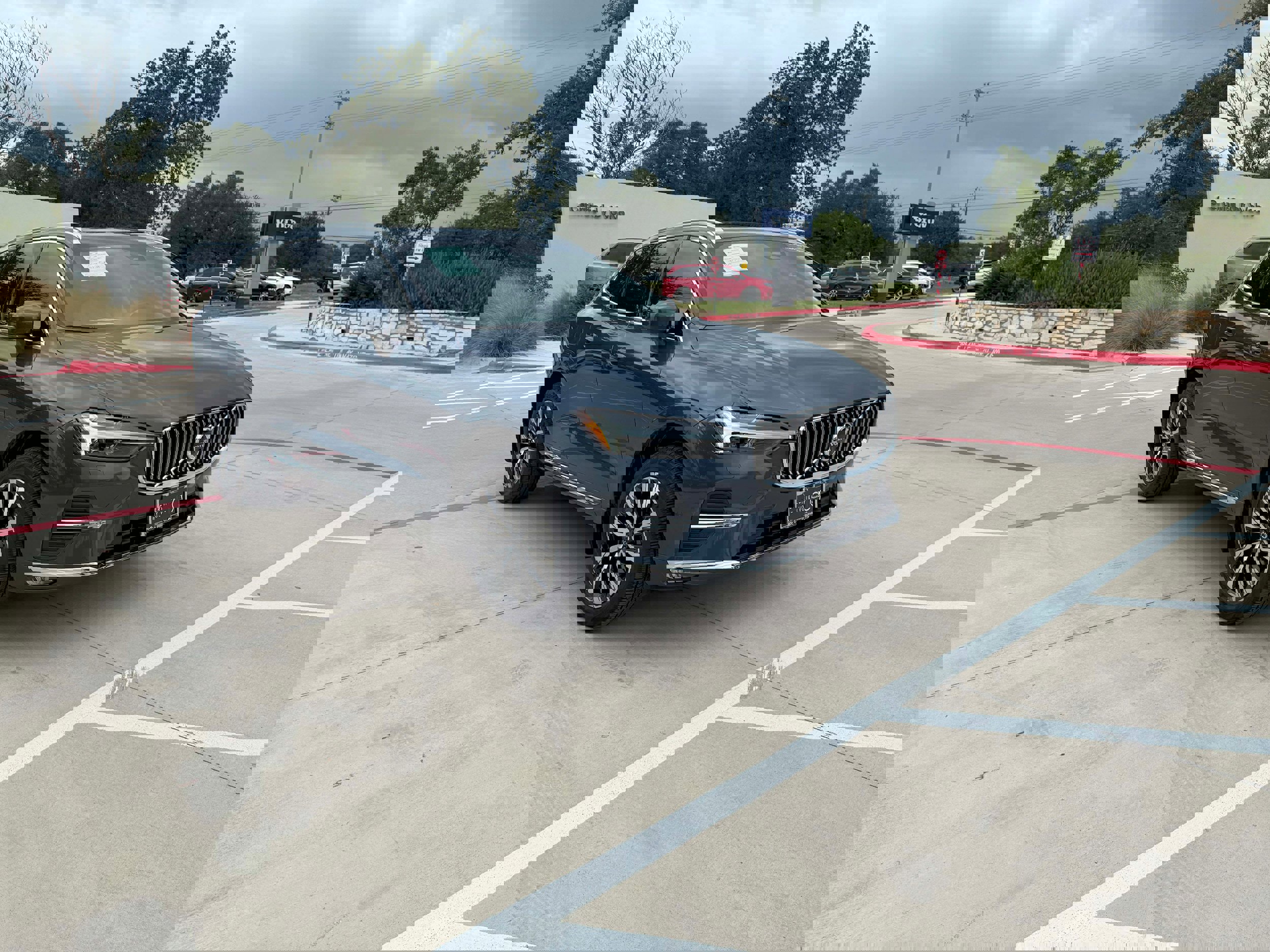 Certified 2023 Volvo XC60 B5 Plus w/ Climate Package image 8