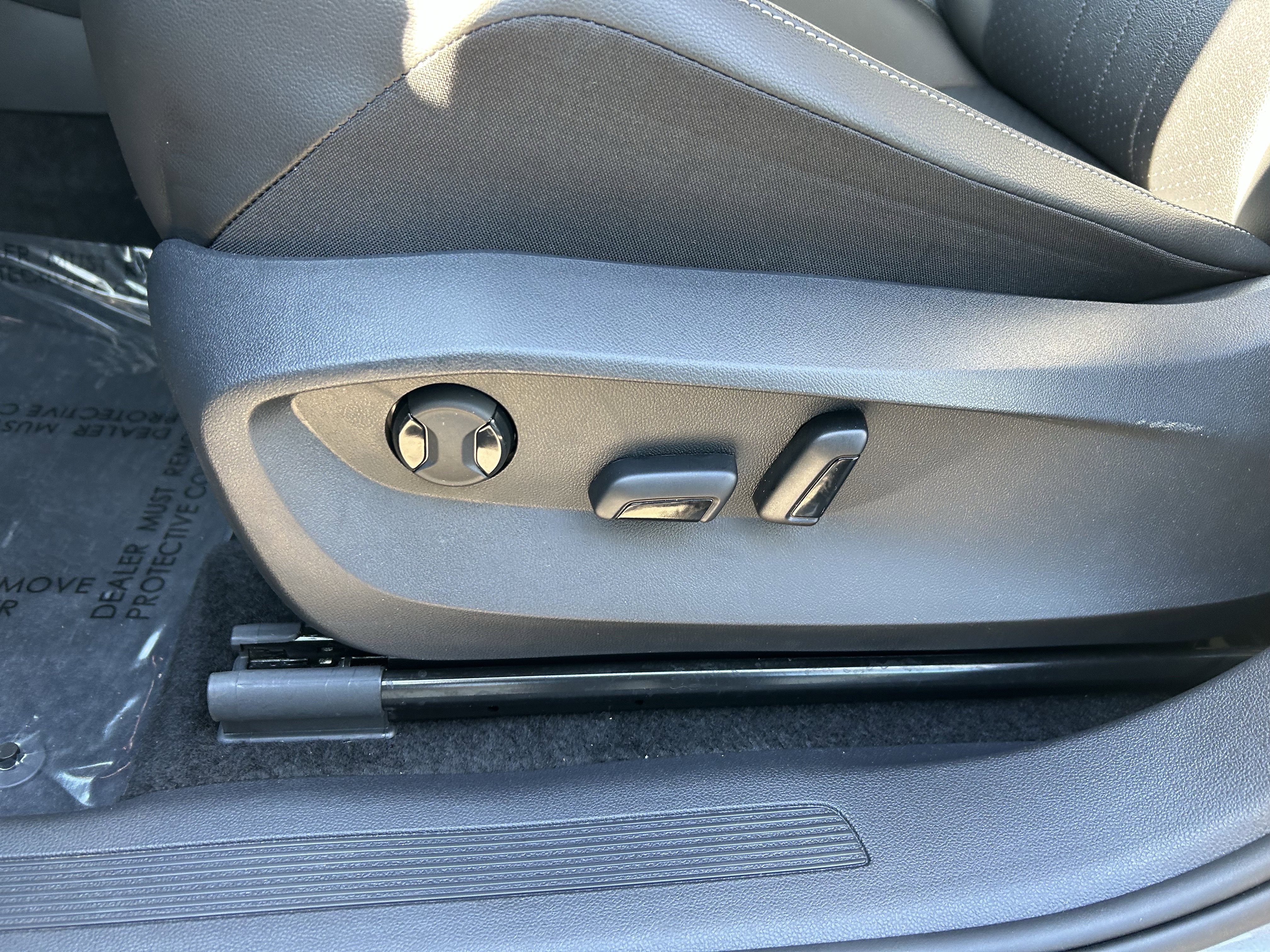 Used 2024 Volkswagen Tiguan SE w/ Panoramic Sunroof Package image 21