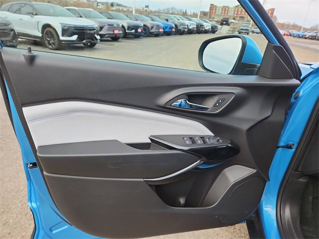 Certified 2025 Chevrolet Trax LT w/ LT Convenience Package image 20