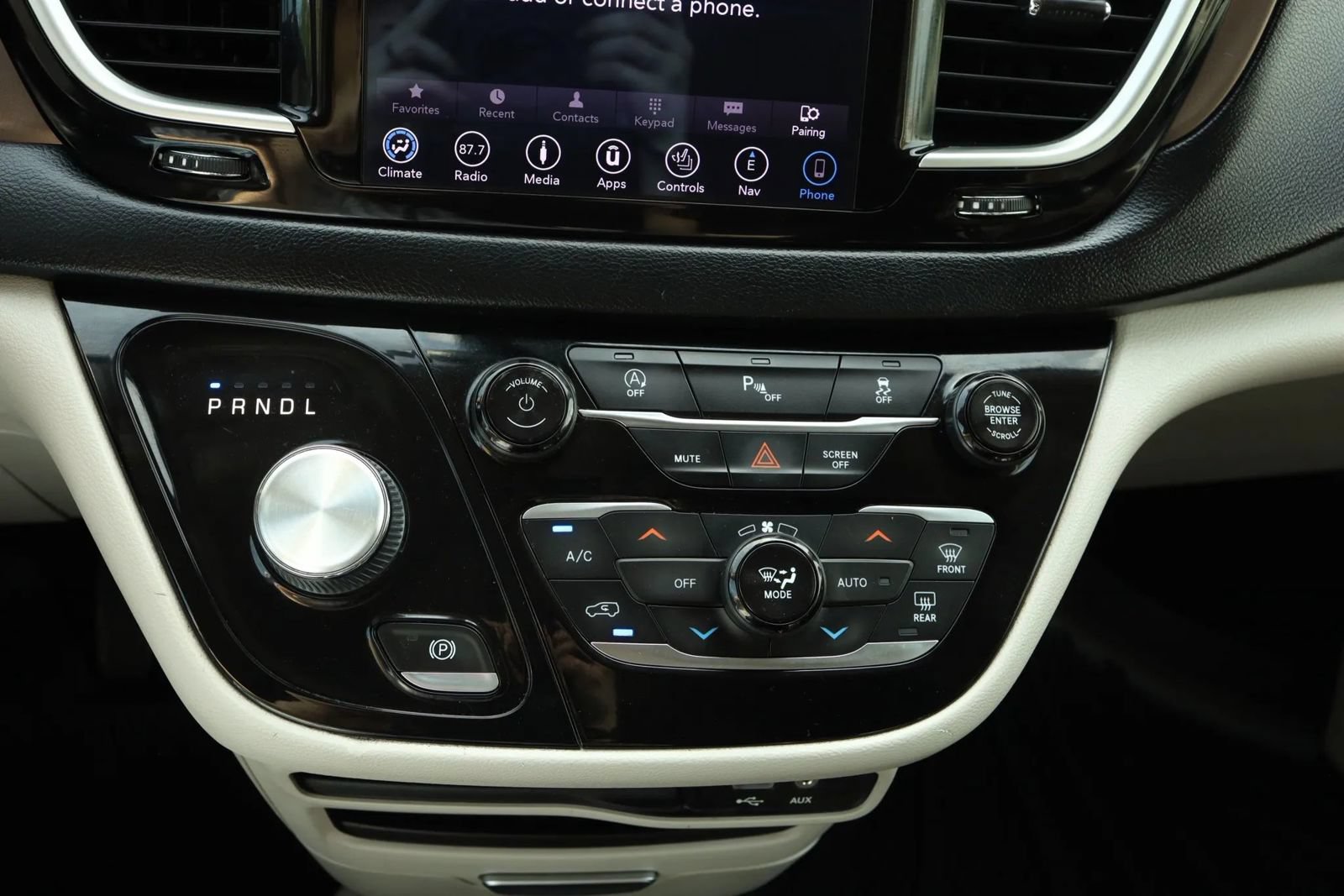 Used 2018 Chrysler Pacifica Touring-L FWD image 26
