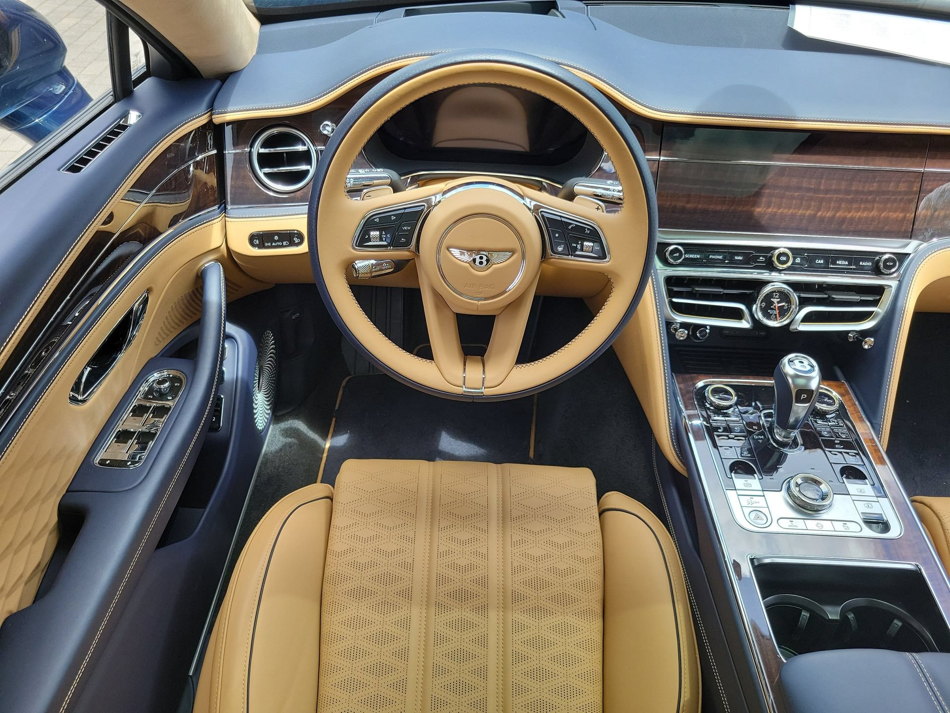 Used 2025 Bentley Flying Spur Plug-In Hybrid AWD/4WD image 44