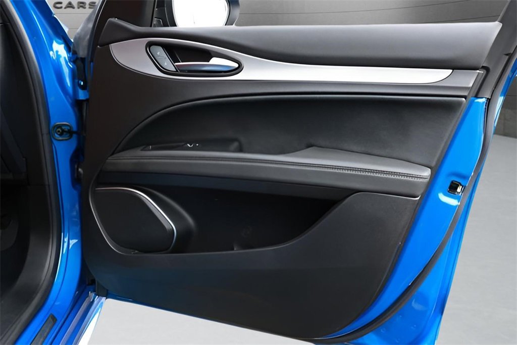 Used 2023 Alfa Romeo Stelvio Veloce image 19