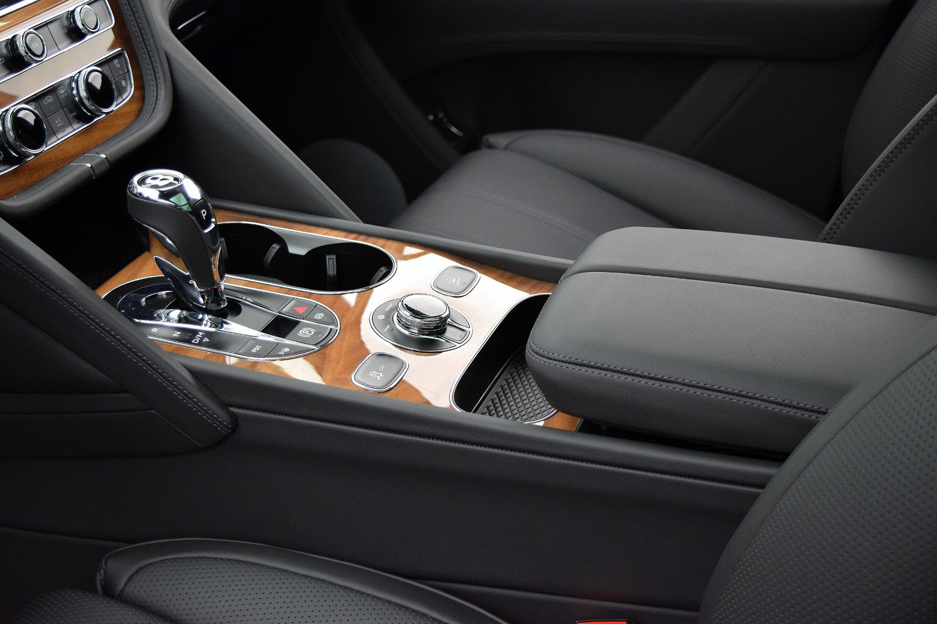 Certified 2021 Bentley Bentayga Plug-In Hybrid AWD/4WD image 17