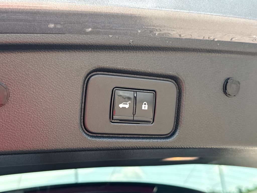 Used 2023 Nissan Pathfinder SL w/ SL Premium Package AWD/4WD image 10