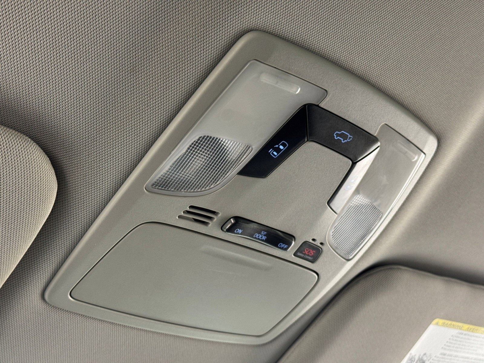 Used 2019 Toyota Sienna SE w/ Carpet Mat Package FWD image 29