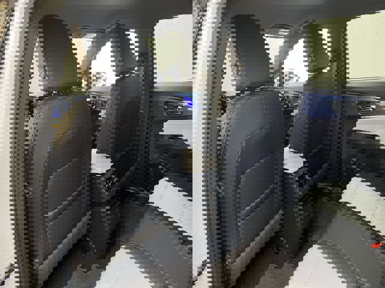 Used 2025 Chevrolet Equinox EV LT w/ Convenience Package image 15