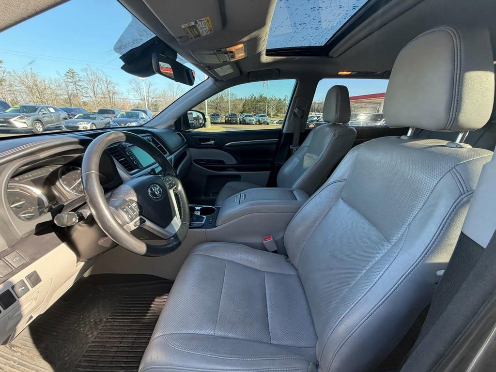Used 2018 Toyota Highlander Limited image 11