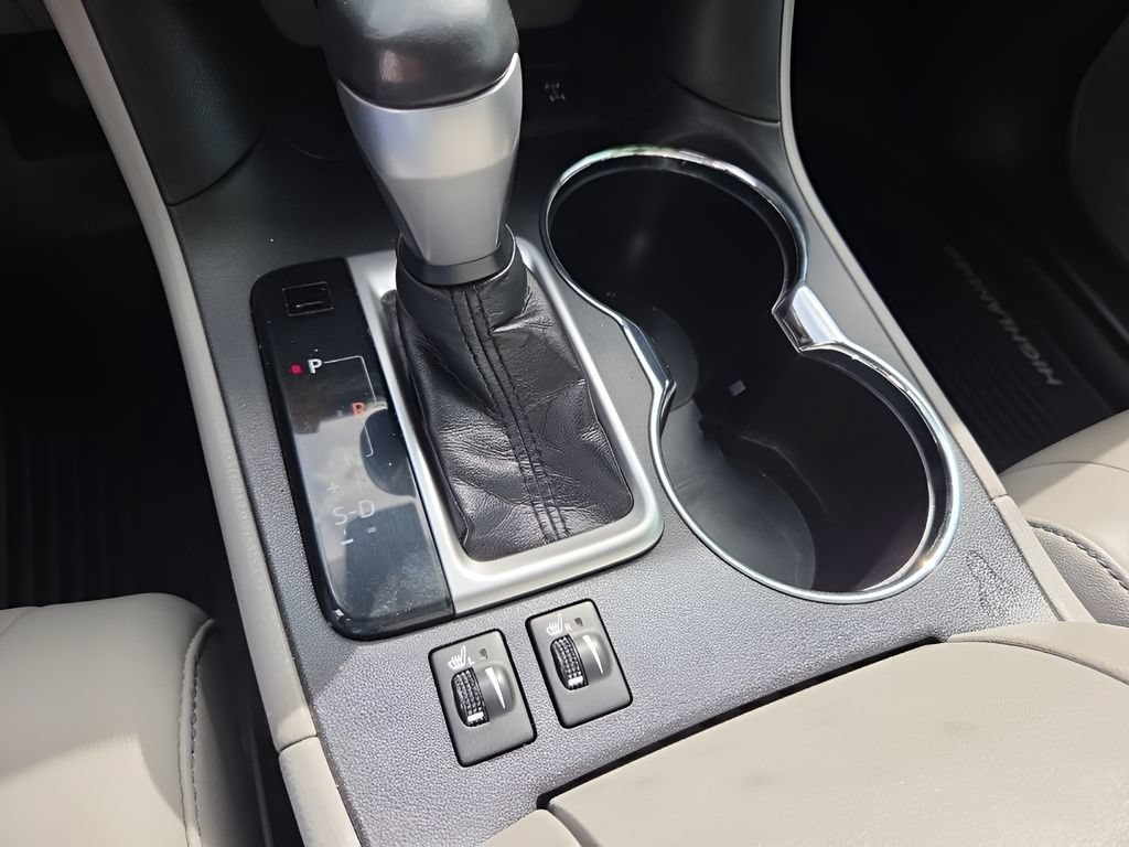 Used 2019 Toyota Highlander XLE w/ Carpet Mat Package (TMS) AWD/4WD image 18