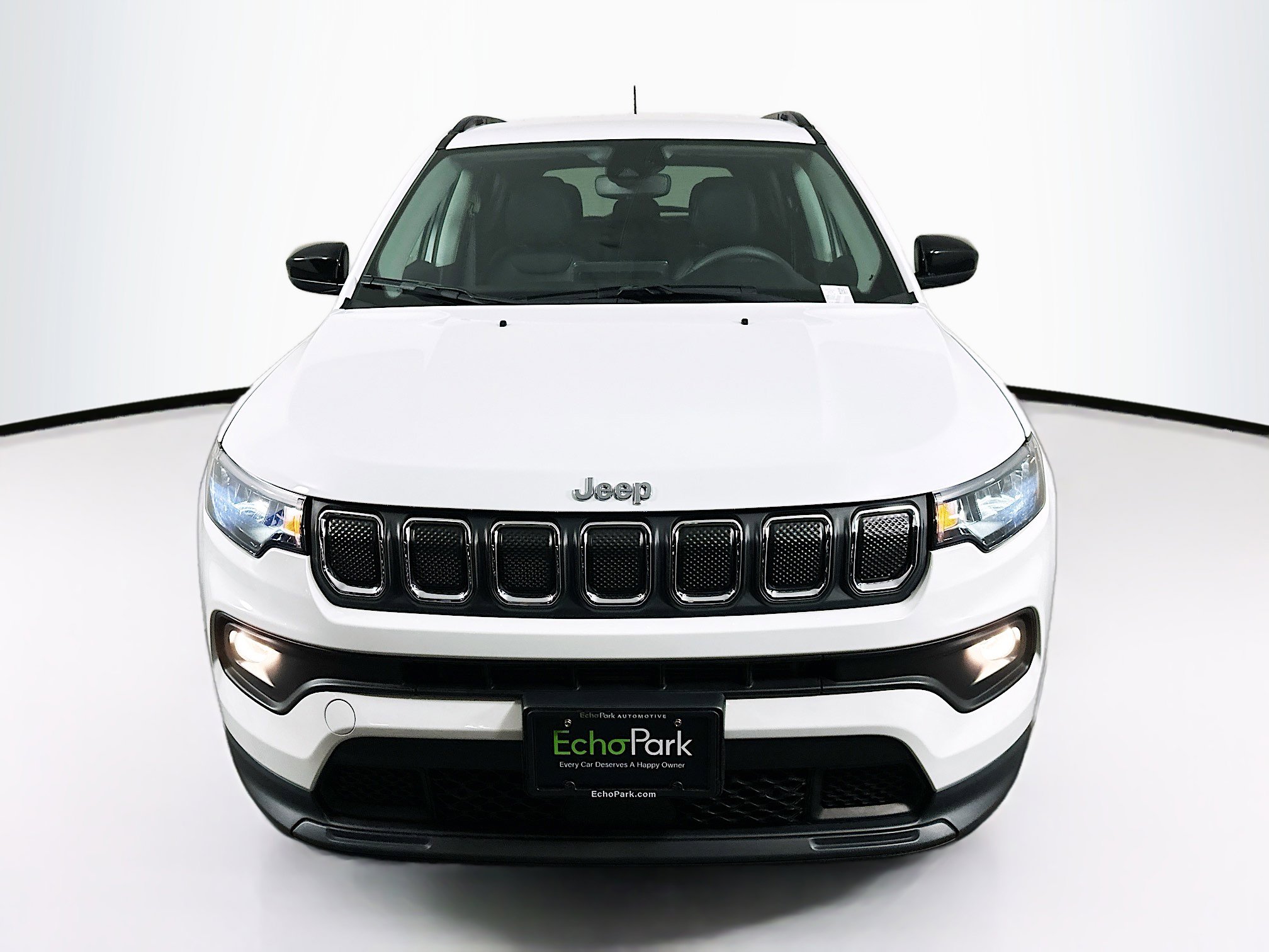 Used 2022 Jeep Compass Latitude image 2