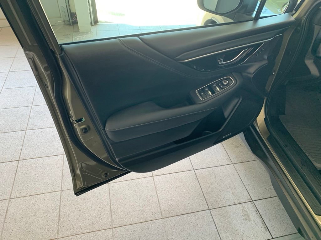 Used 2023 Subaru Outback Limited AWD/4WD image 5