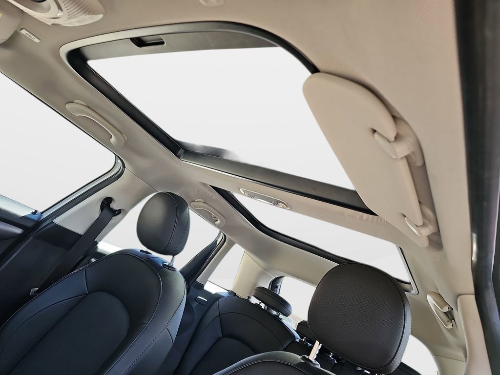 Used 2023 MINI Cooper 4-Door Hardtop image 18