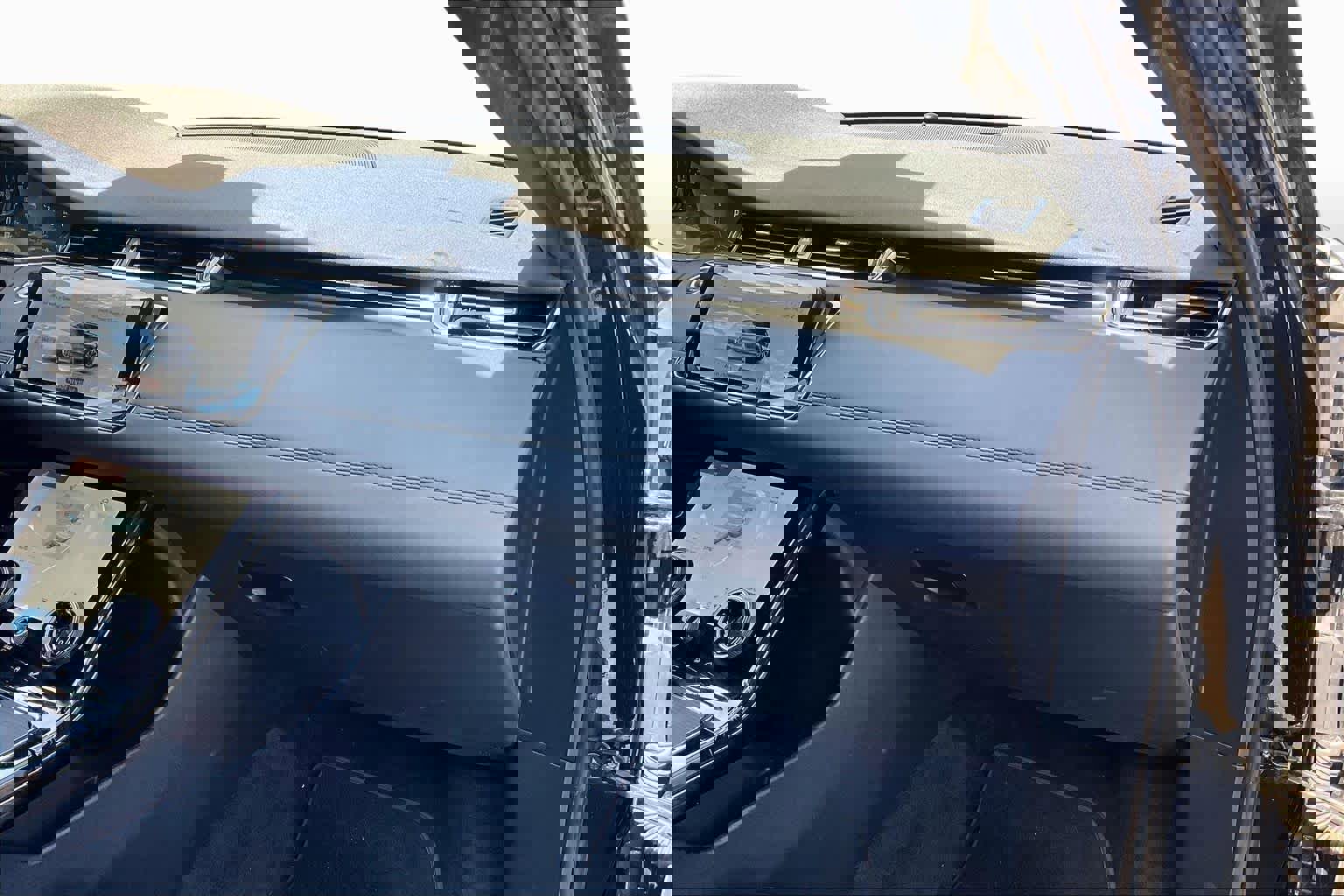 Used 2021 Land Rover Range Rover Evoque R-Dynamic SE image 18